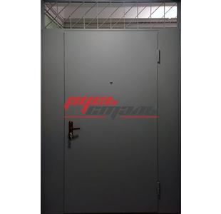 тамбурная дверь с решетчатой фрамугой